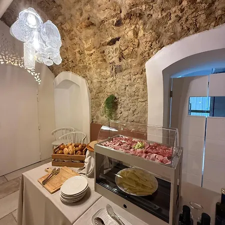 Franco's House Nocleg ze śniadaniem 3*