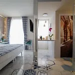 Franco's House 4*