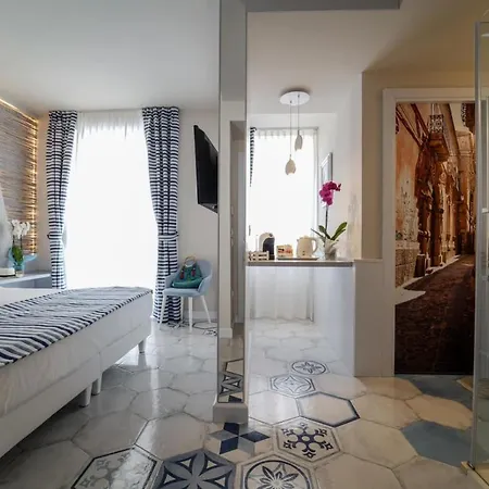 Franco's House 4*
