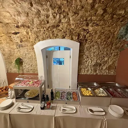 Franco's House 4* トロペーア