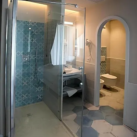 Franco's House تروبيا