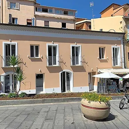 Franco's House 4*